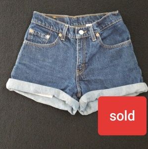 🚨LEVI'S•VINTAGE•HIGHWAIST SHORTS🚨